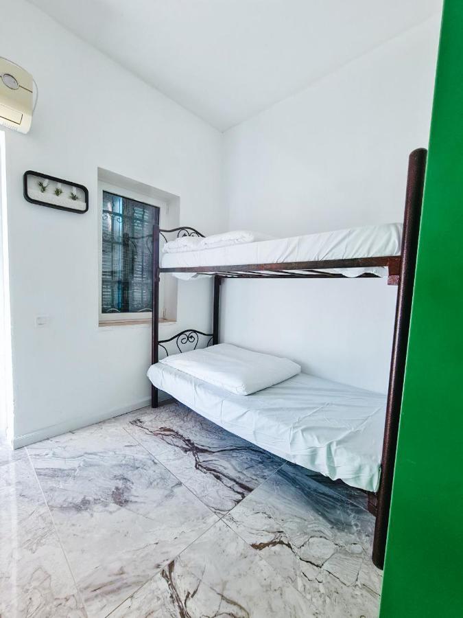 Jacob Hostel Jlm - Prime Location エルサレム エクステリア 写真